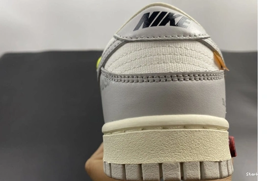DM1602 106 8 Lot O-W Low Dunk Nike 0827
